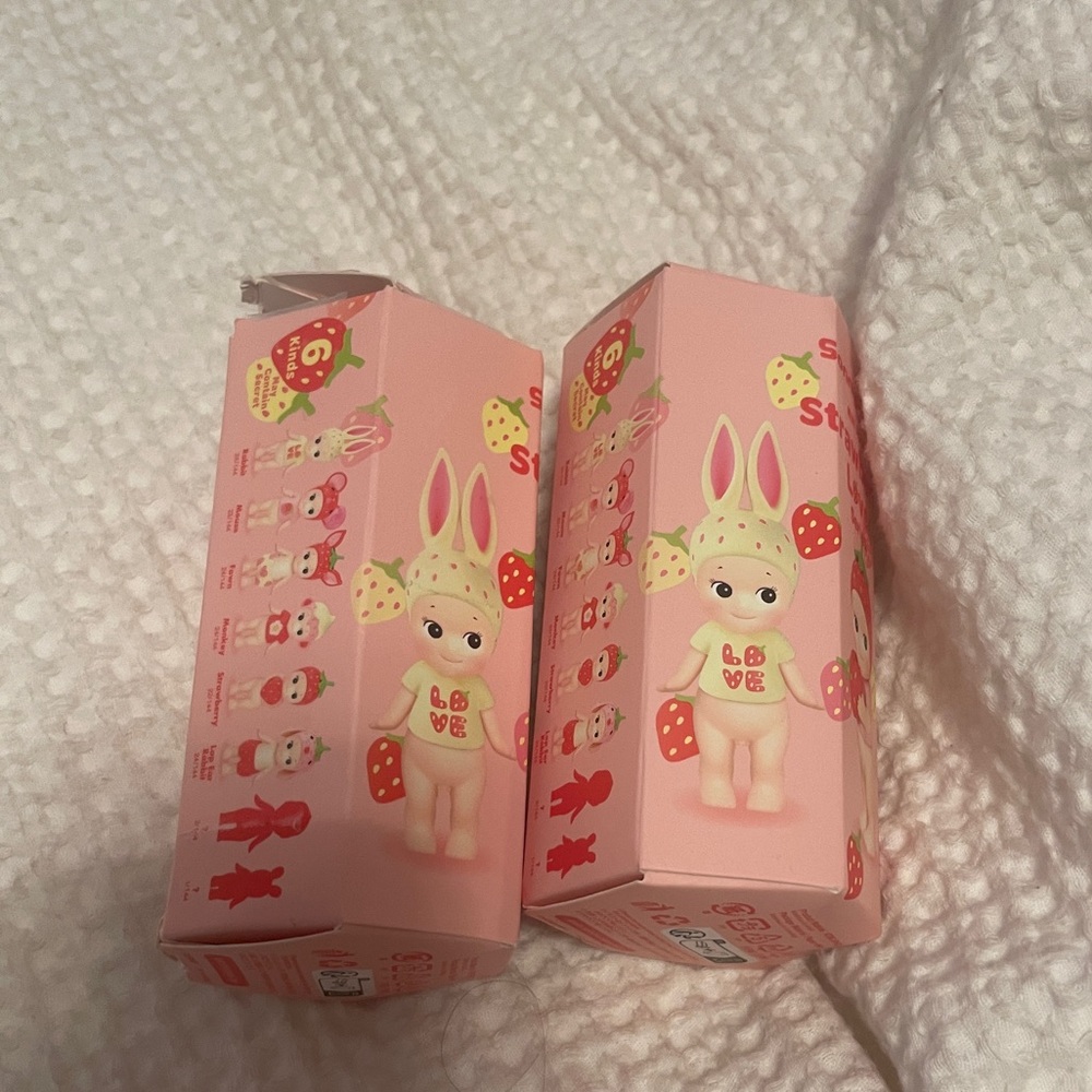 Strawberry Love-Sonny Angel